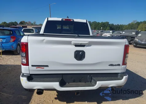 2022 Ram 1500 Big Horn 4X4 6'4 Box z USA, uszkodzony, nr VIN 1C6SRFMT7NN477211